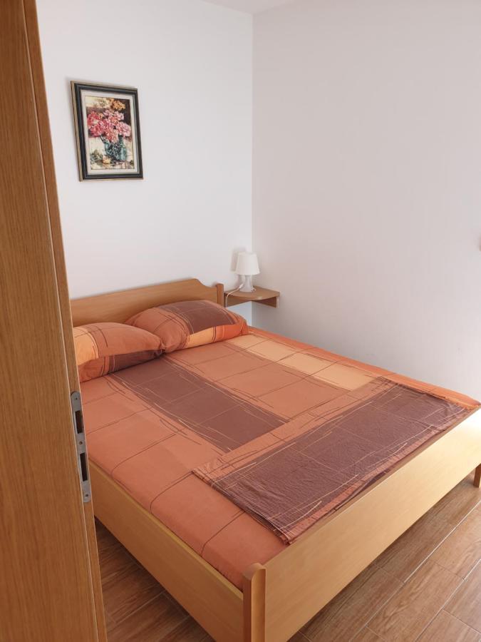Apartment Knezovic Gradac (Split-Dalmatia)