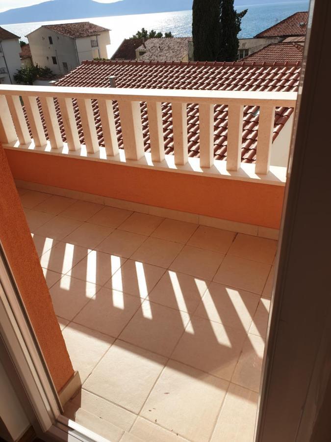 Apartment Knezovic Gradac (Split-Dalmatia)