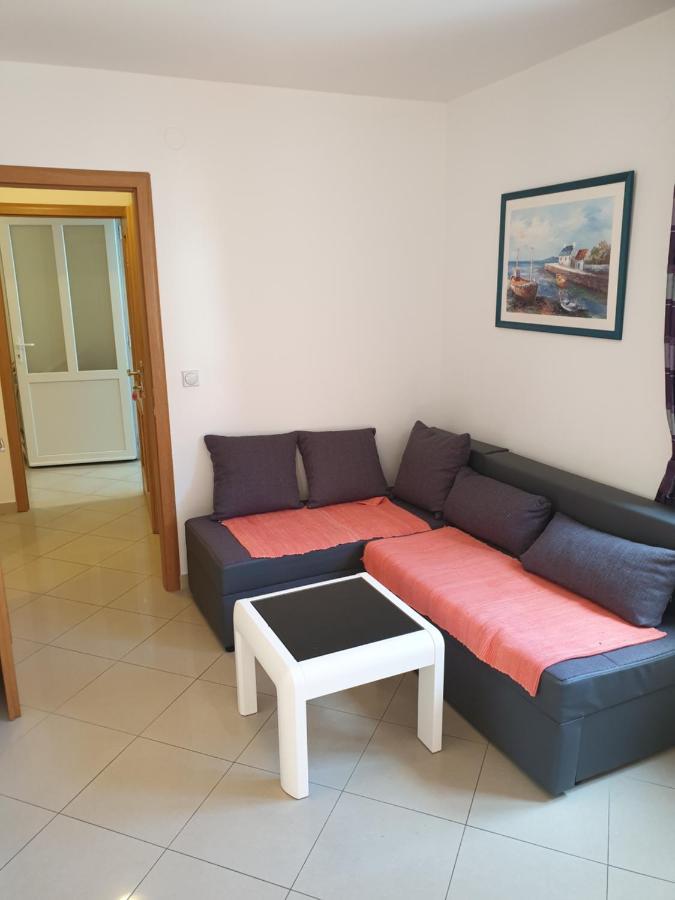 Knezovic Apartment Gradac (Split-Dalmatia)