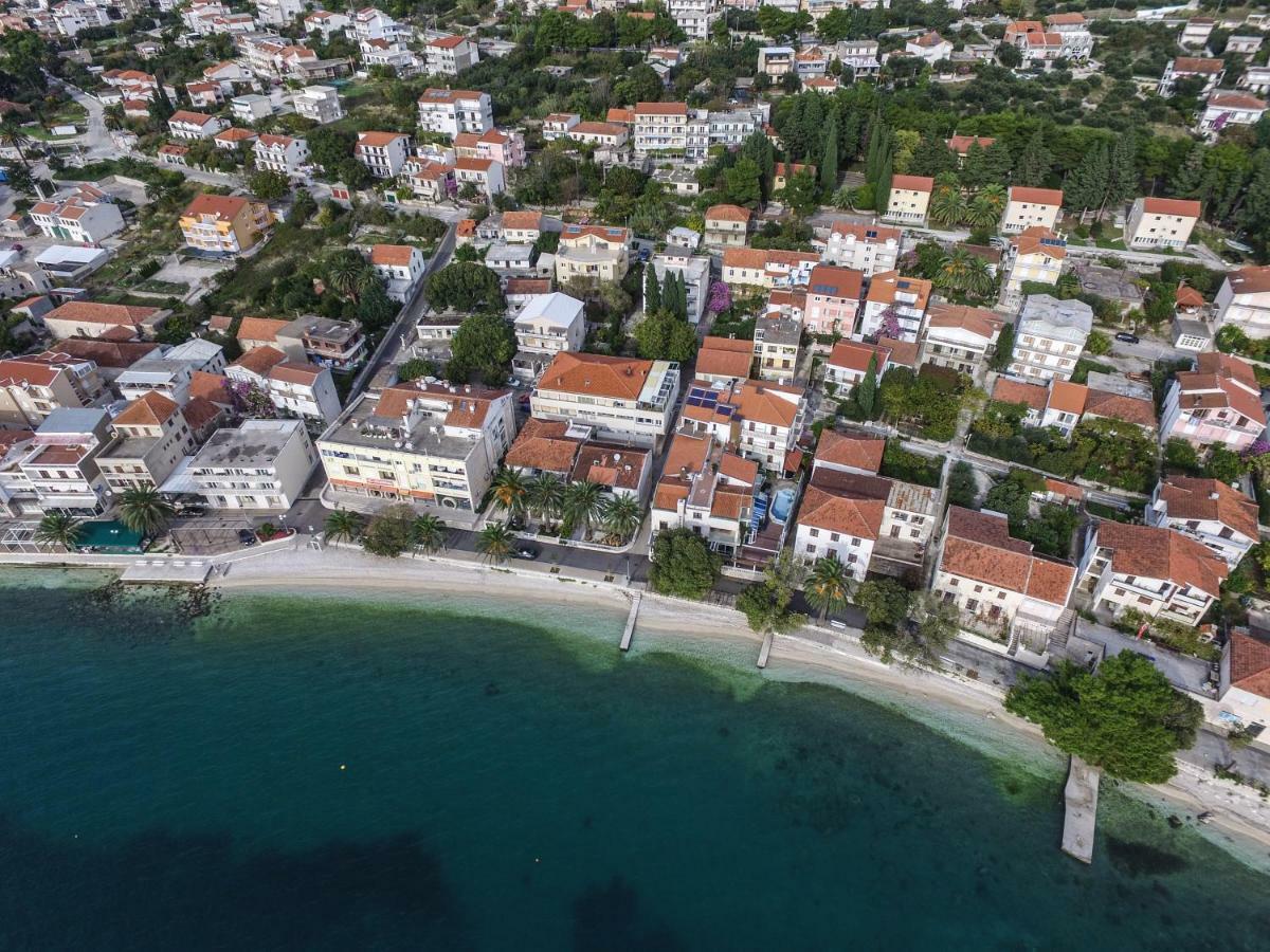 Apartment Knezovic Gradac (Split-Dalmatia)