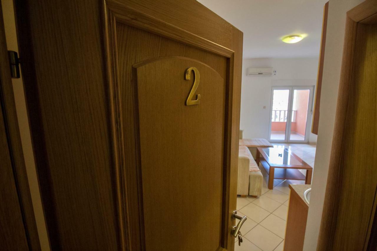 Apartment Knezovic Gradac (Split-Dalmatia)