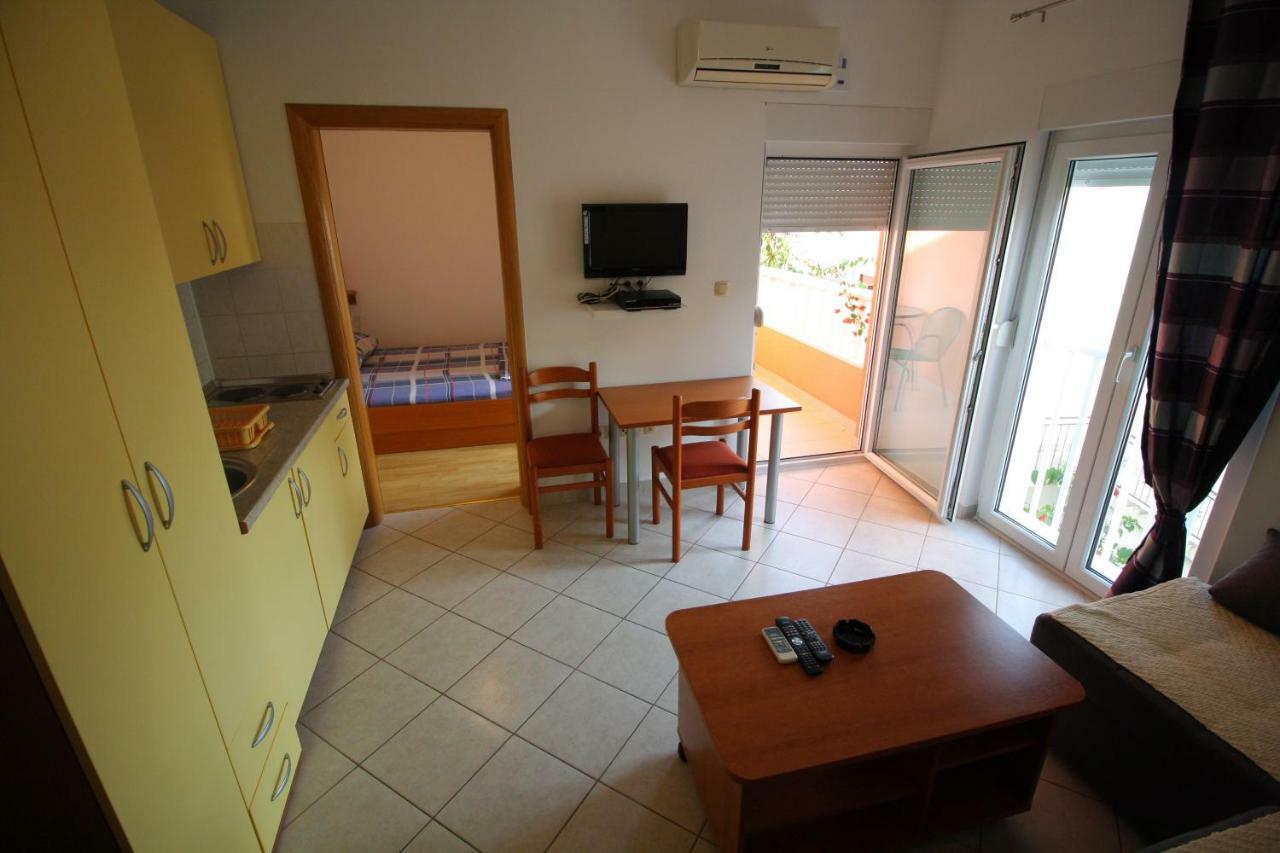 Knezovic Apartment Gradac (Split-Dalmatia)