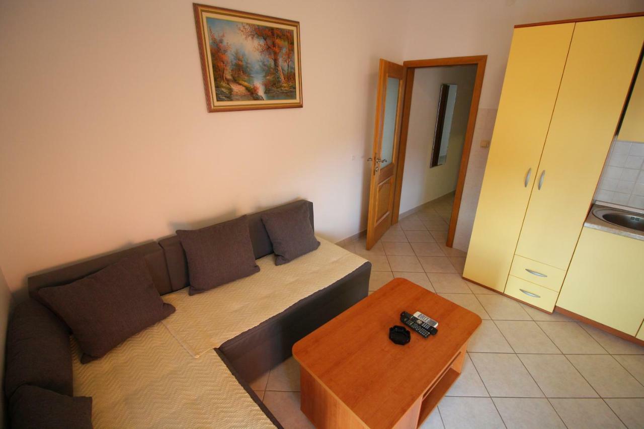 Knezovic * Gradac (Split-Dalmatia)