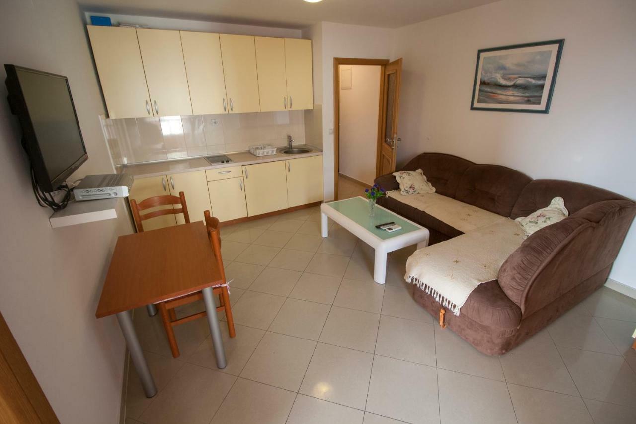 Knezovic * Gradac (Split-Dalmatia)