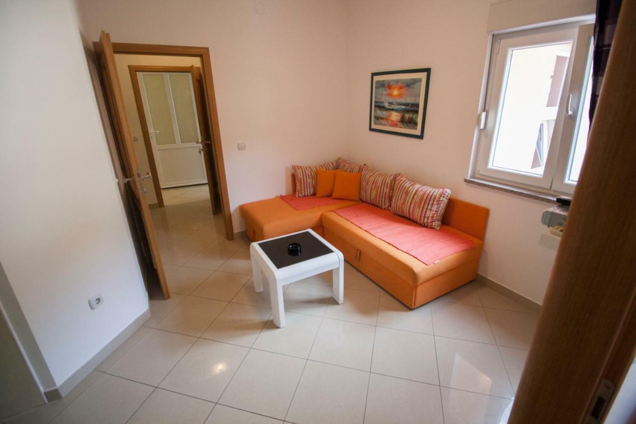 Knezovic Apartment Gradac (Split-Dalmatia)