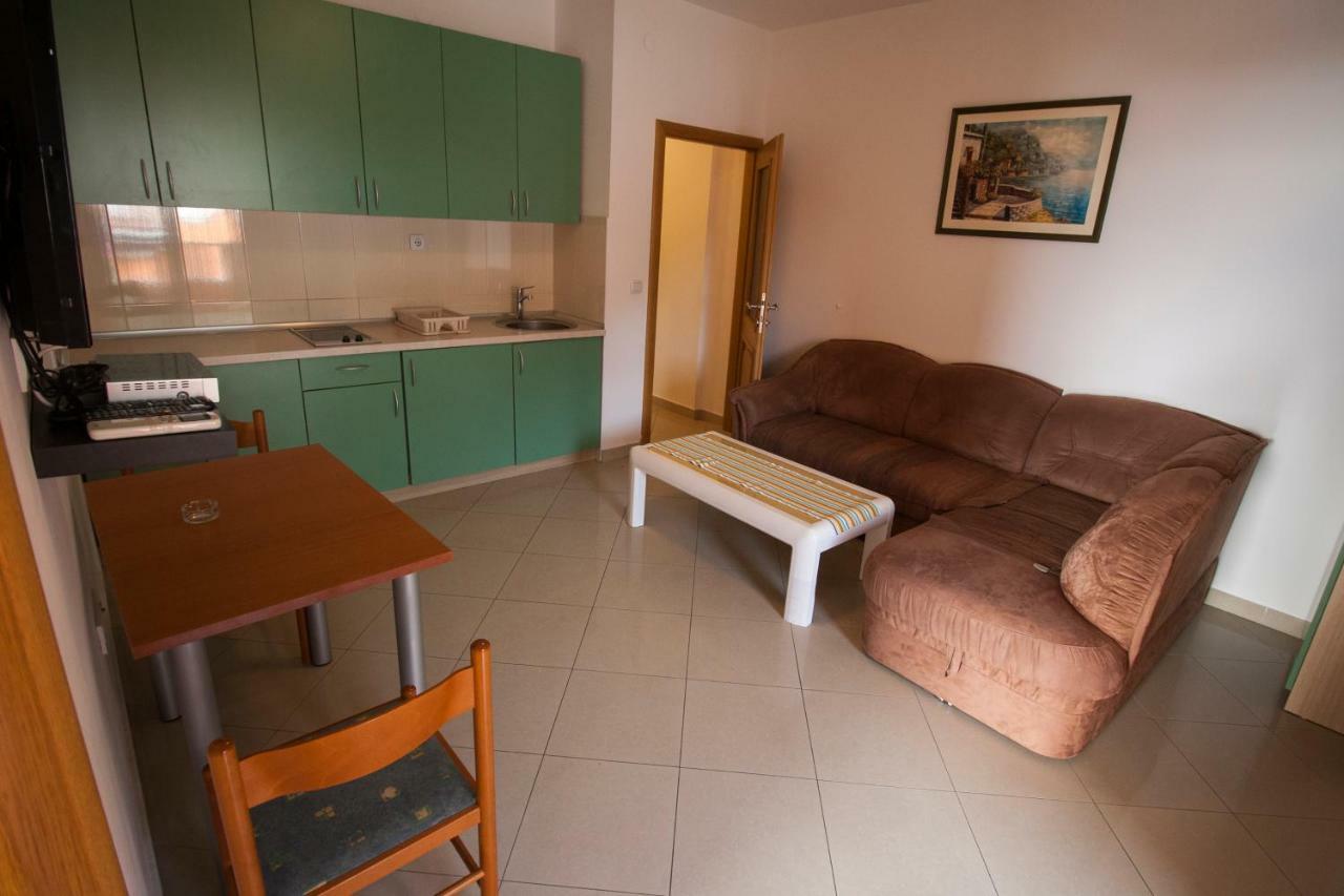 Knezovic Apartment Gradac (Split-Dalmatia)