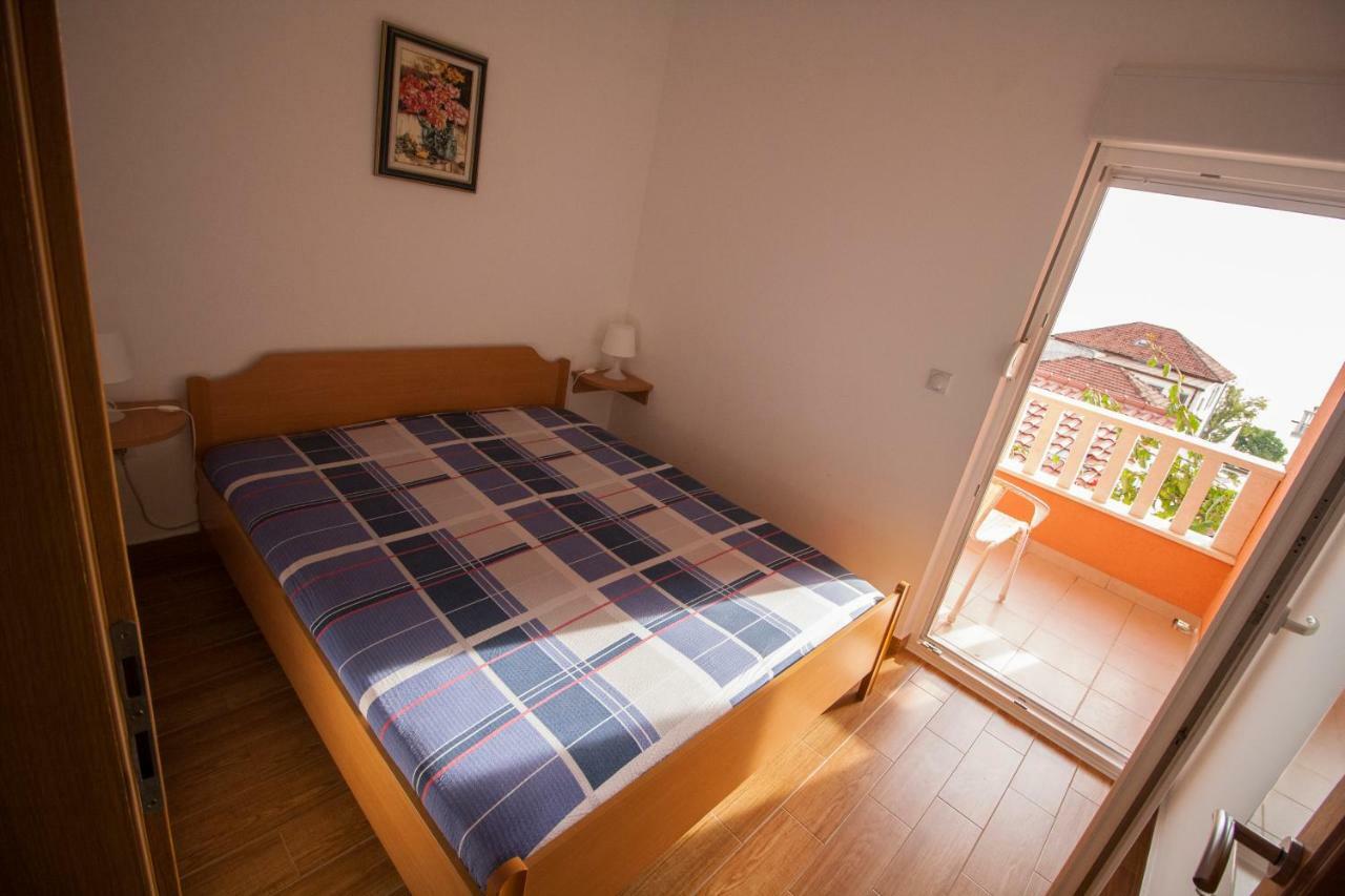 Knezovic * Gradac (Split-Dalmatia)